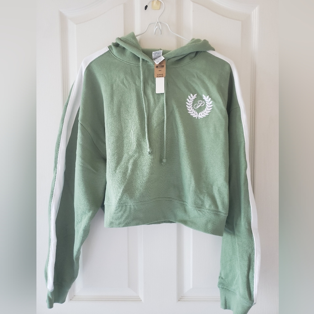 Nwt Pink Victoria's Secret cropped hoodie